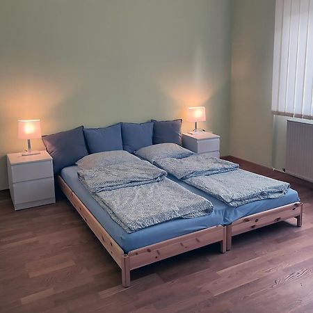 Affordable And Newly Renovated 1-Bedroom Apartment คราลเยโว ภายนอก รูปภาพ