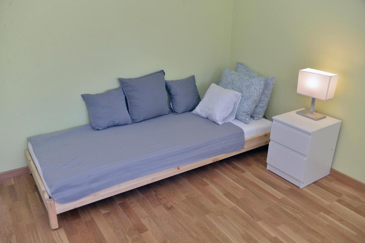 Affordable And Newly Renovated 1-Bedroom Apartment คราลเยโว ภายนอก รูปภาพ