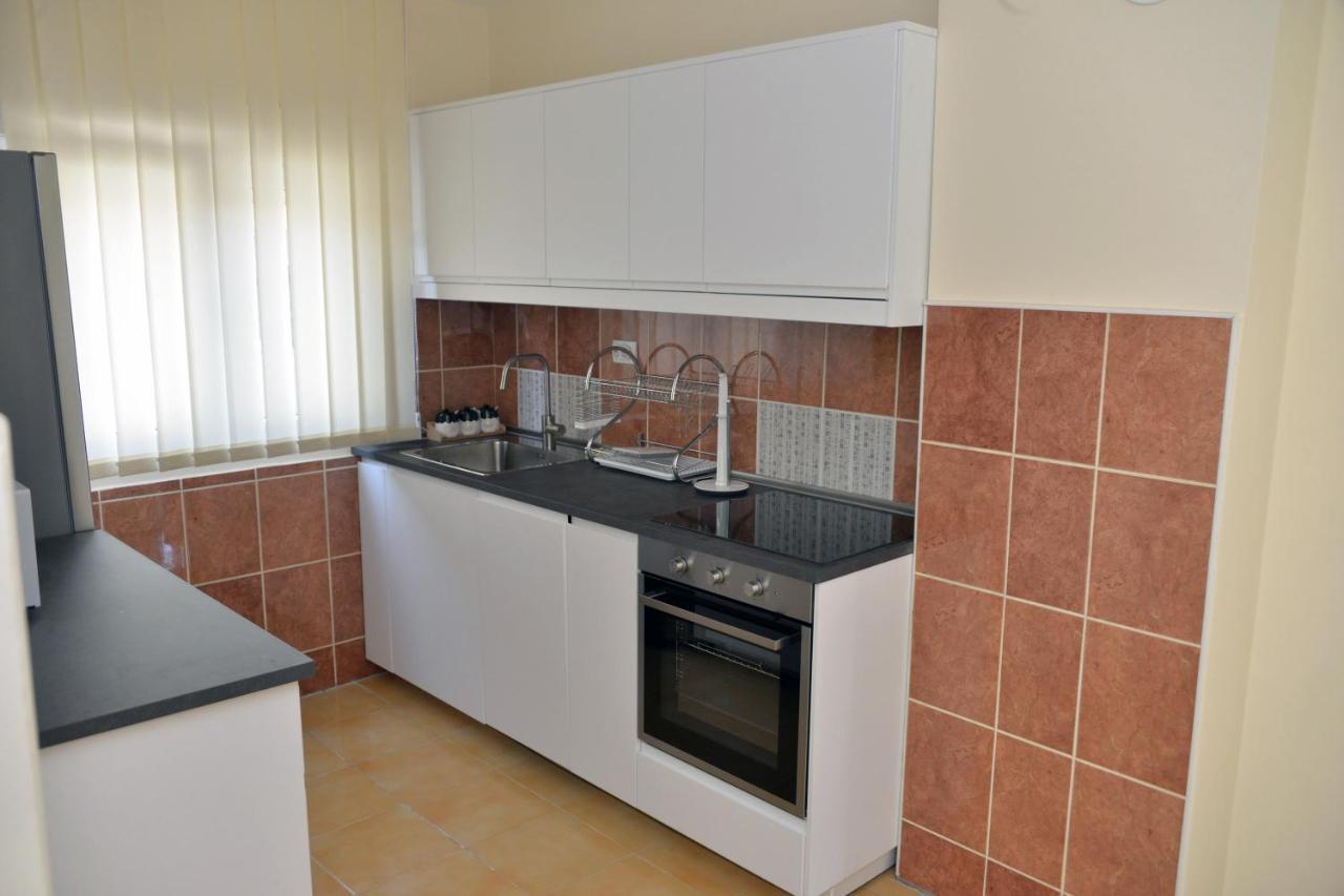 Affordable And Newly Renovated 1-Bedroom Apartment คราลเยโว ภายนอก รูปภาพ