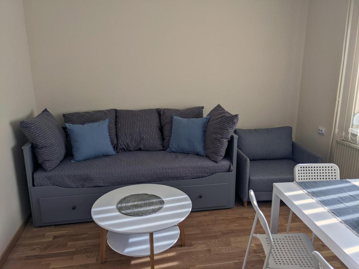 Affordable And Newly Renovated 1-Bedroom Apartment คราลเยโว ภายนอก รูปภาพ